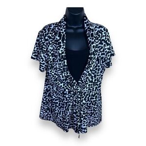 LARGE NOTATIONS BLOUSE BLACK WHITE PRINT STRETCH SHORT SLEEVE CLASSIC